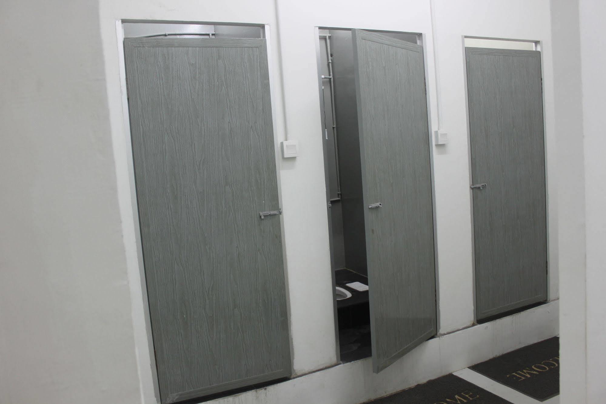 Apple 1 Hotel Budget Gelugor Exterior foto