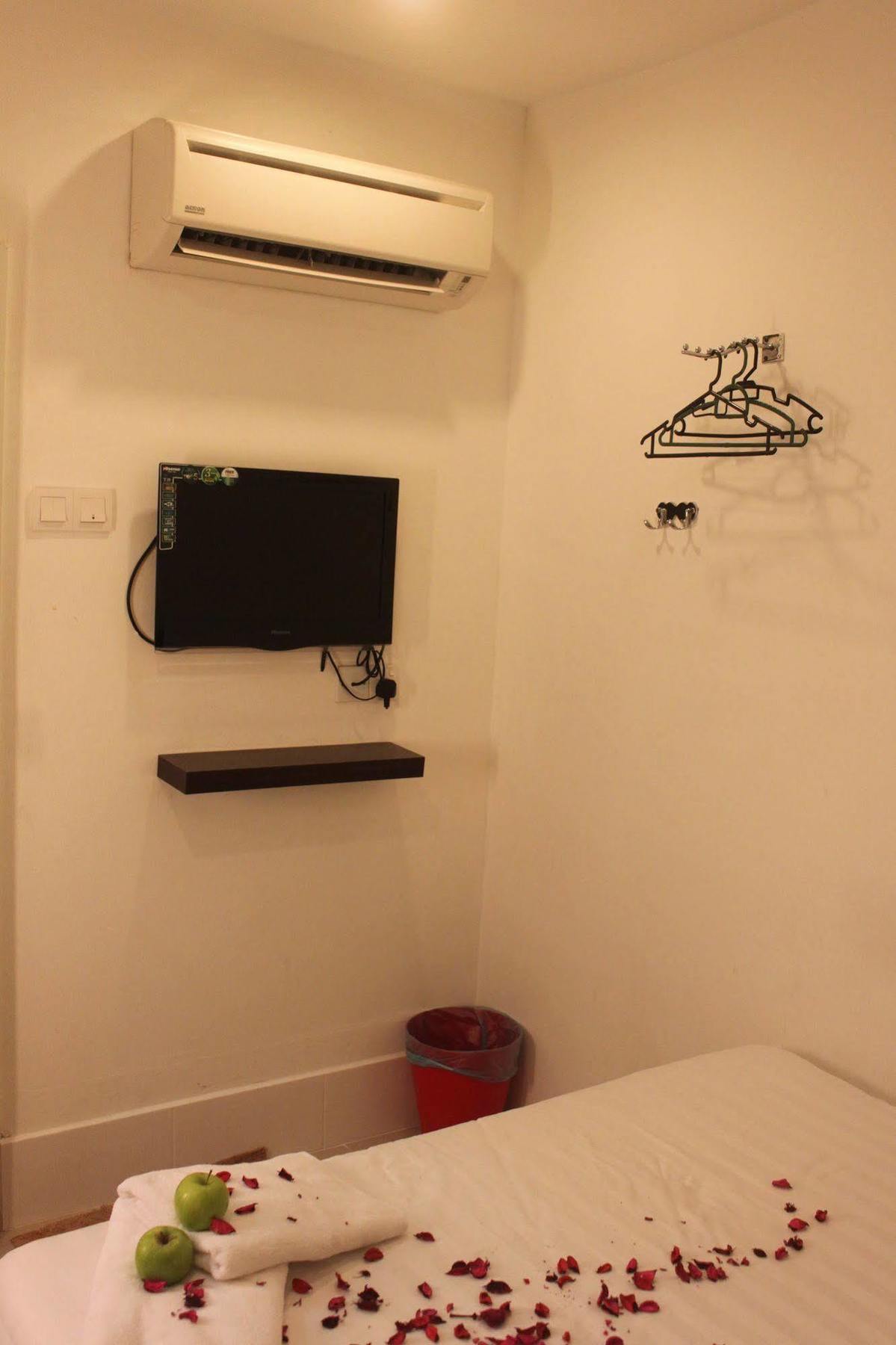 Apple 1 Hotel Budget Gelugor Exterior foto
